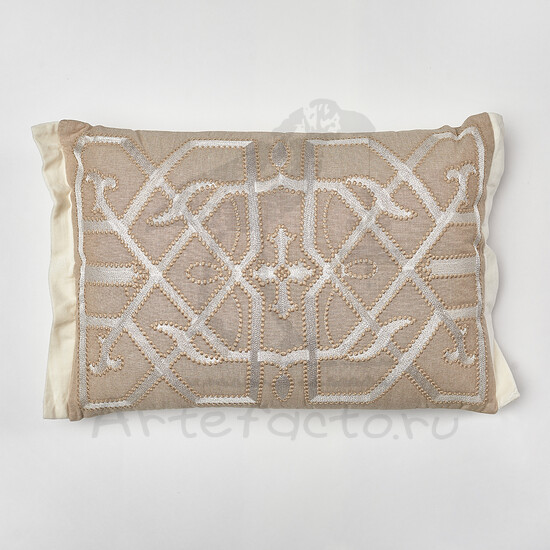 Декоративная подушка с вышивкой Beige