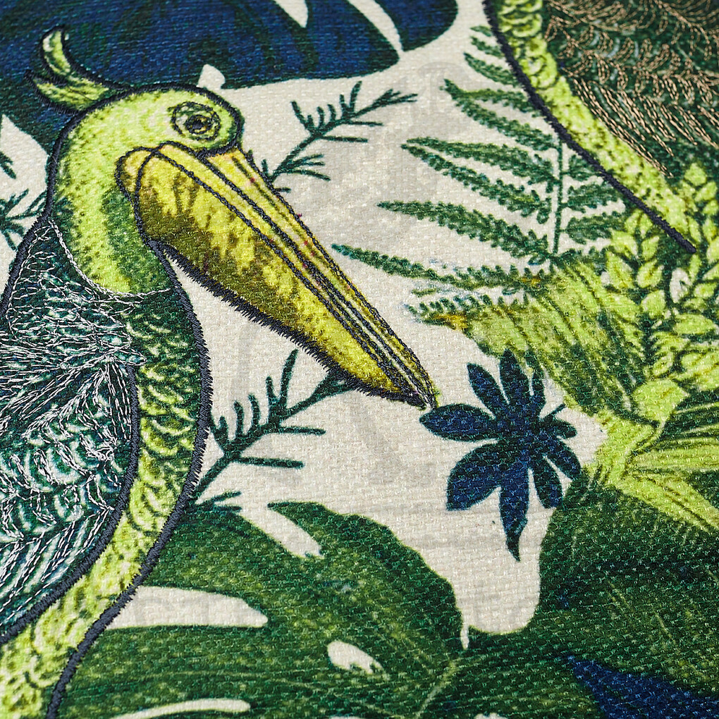 Декоративная подушка с тропическим рисунком и вышивкой ручной работы 