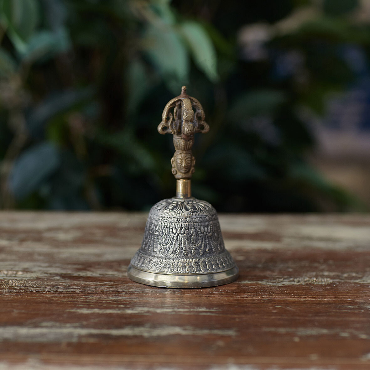 Маленький декоративный индийский колокольчик