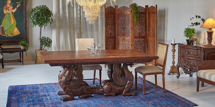 Деревянный обеденный стол на ножках-грифонах