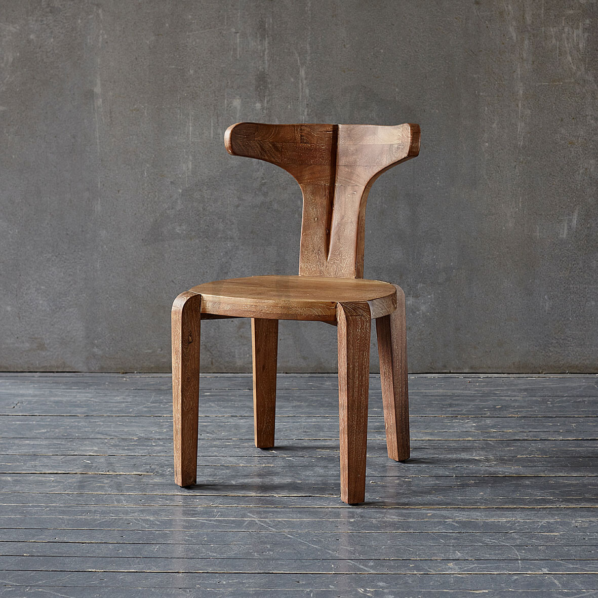Современный деревянный стул