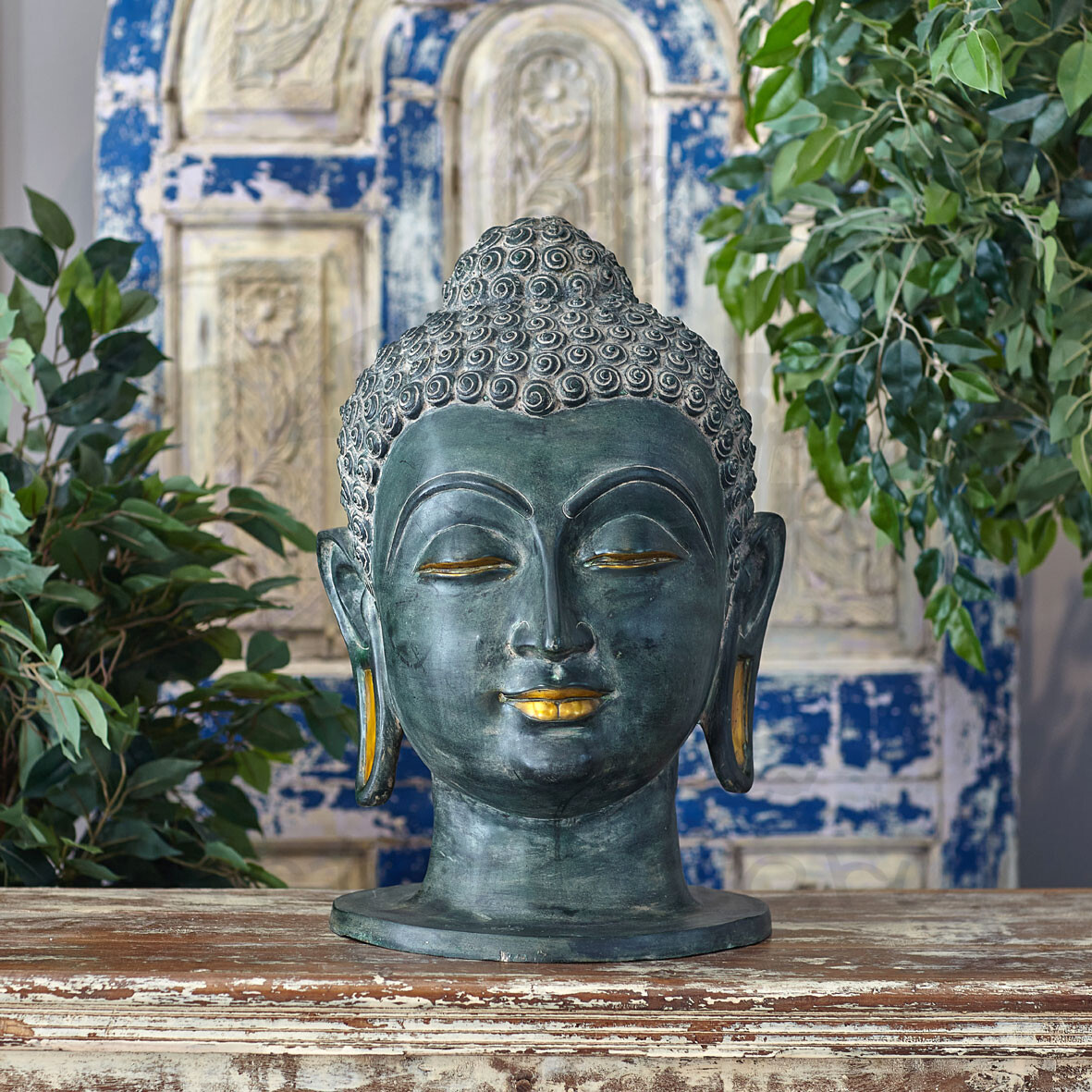 Большая зеленая статуэтка голова Будды