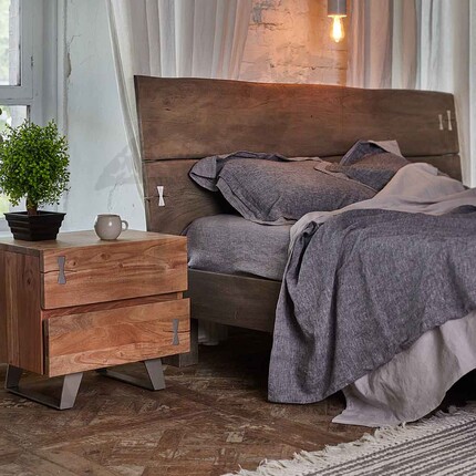 Большая деревянная серая кровать