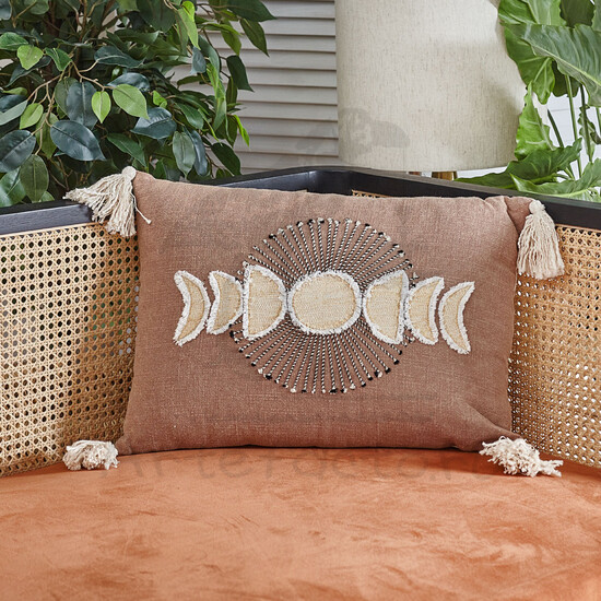 Прямоугольная декоративная подушка с вышивкой
