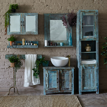 Голубой подвесной шкафчик с зеркальными дверцами