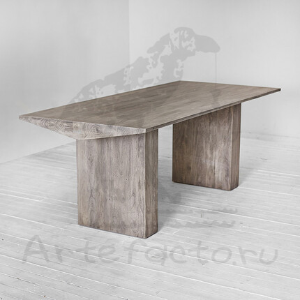 Серый минималистичный стол из дерева